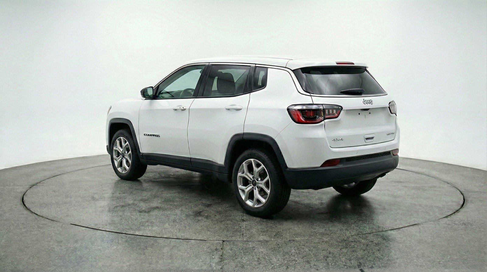 Used 2025 Jeep Compass Latitude AWD/4WD image 6