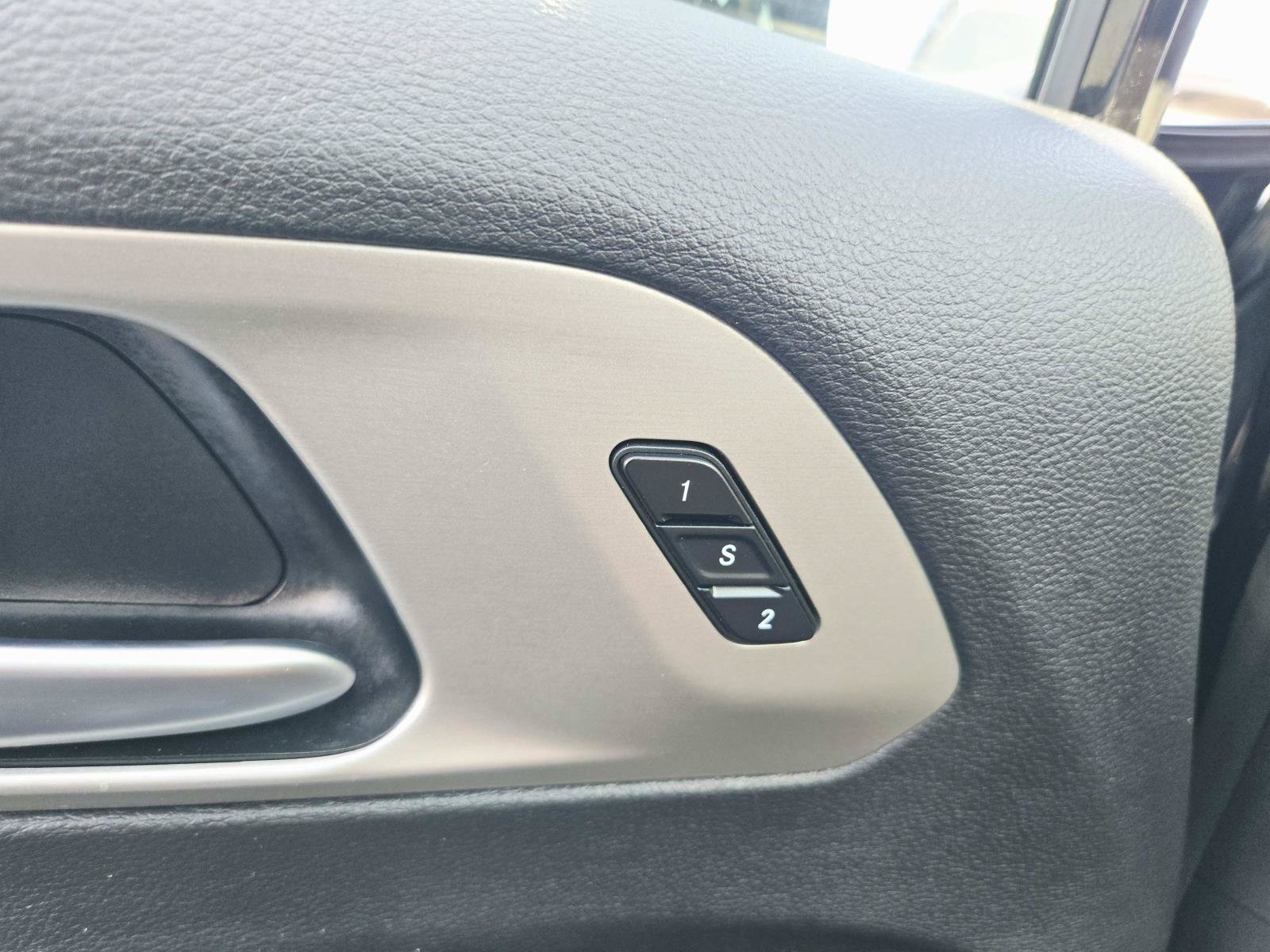 Used 2024 Chrysler Pacifica Limited w/ S Appearance Package FWD image 42