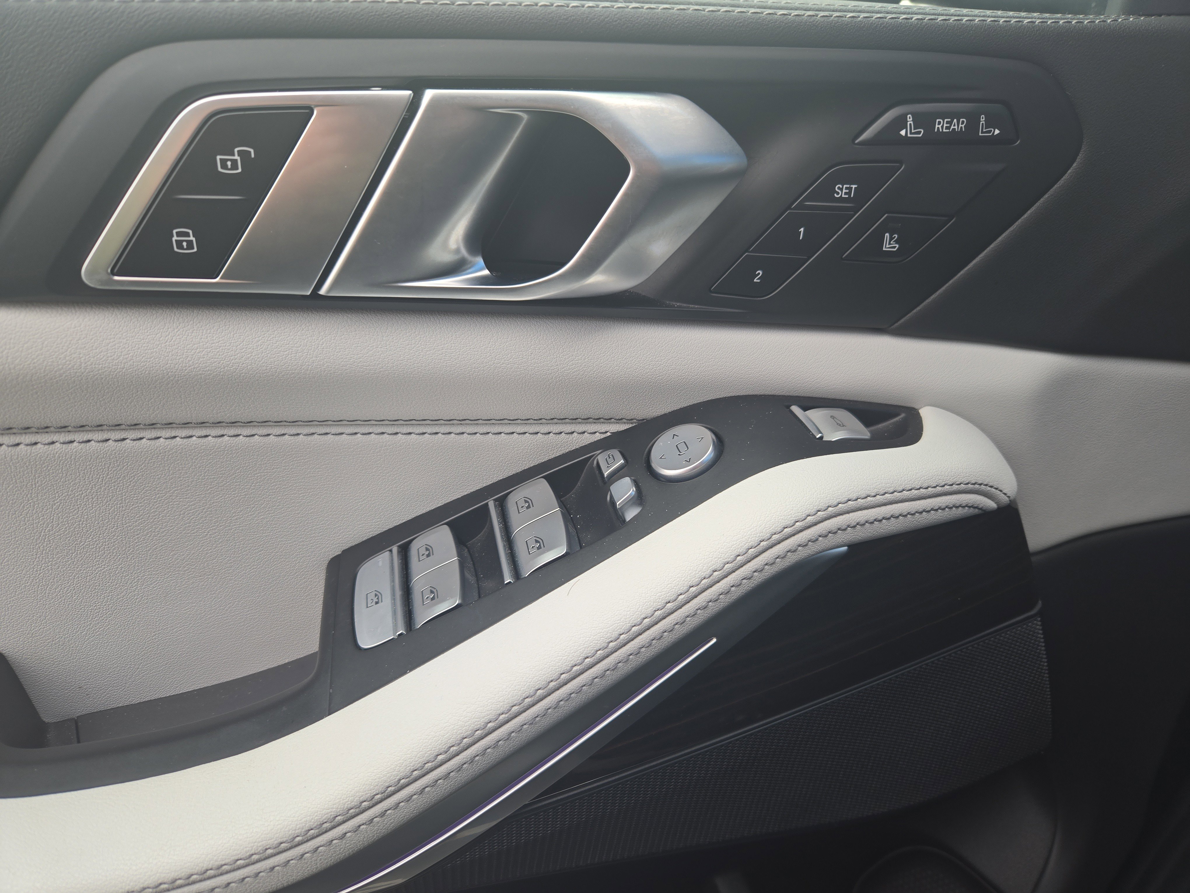 Used 2023 BMW X7 xDrive40i image 13