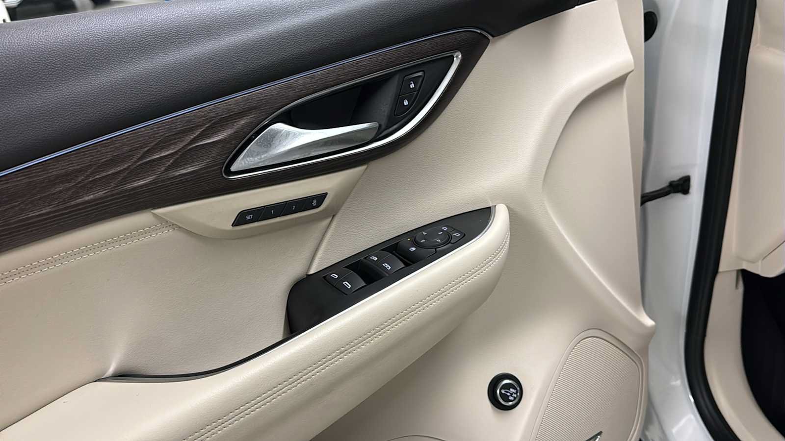 Used 2023 Buick Envision Avenir AWD/4WD image 14
