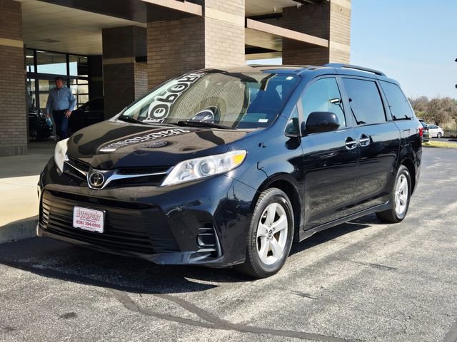 Used 2019 Toyota Sienna LE w/ LE Preferred Package FWD image 3