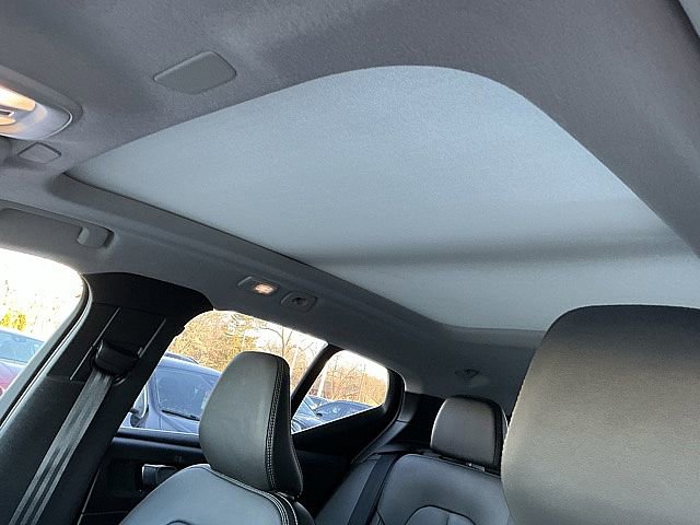 Certified 2025 Volvo XC40 B5 Plus image 17