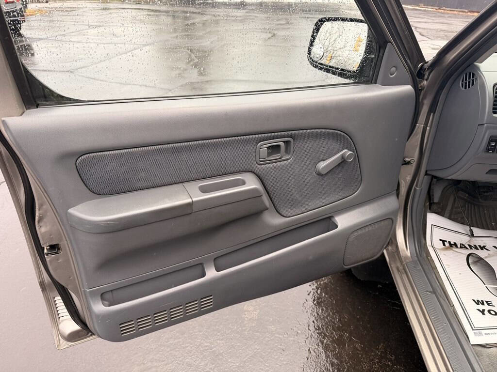 Used 2003 Nissan Frontier XE image 6