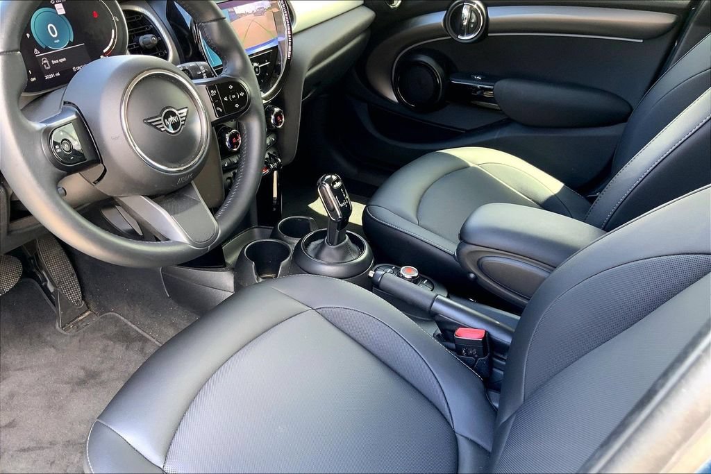 Used 2022 MINI Cooper 4-Door Hardtop FWD image 16