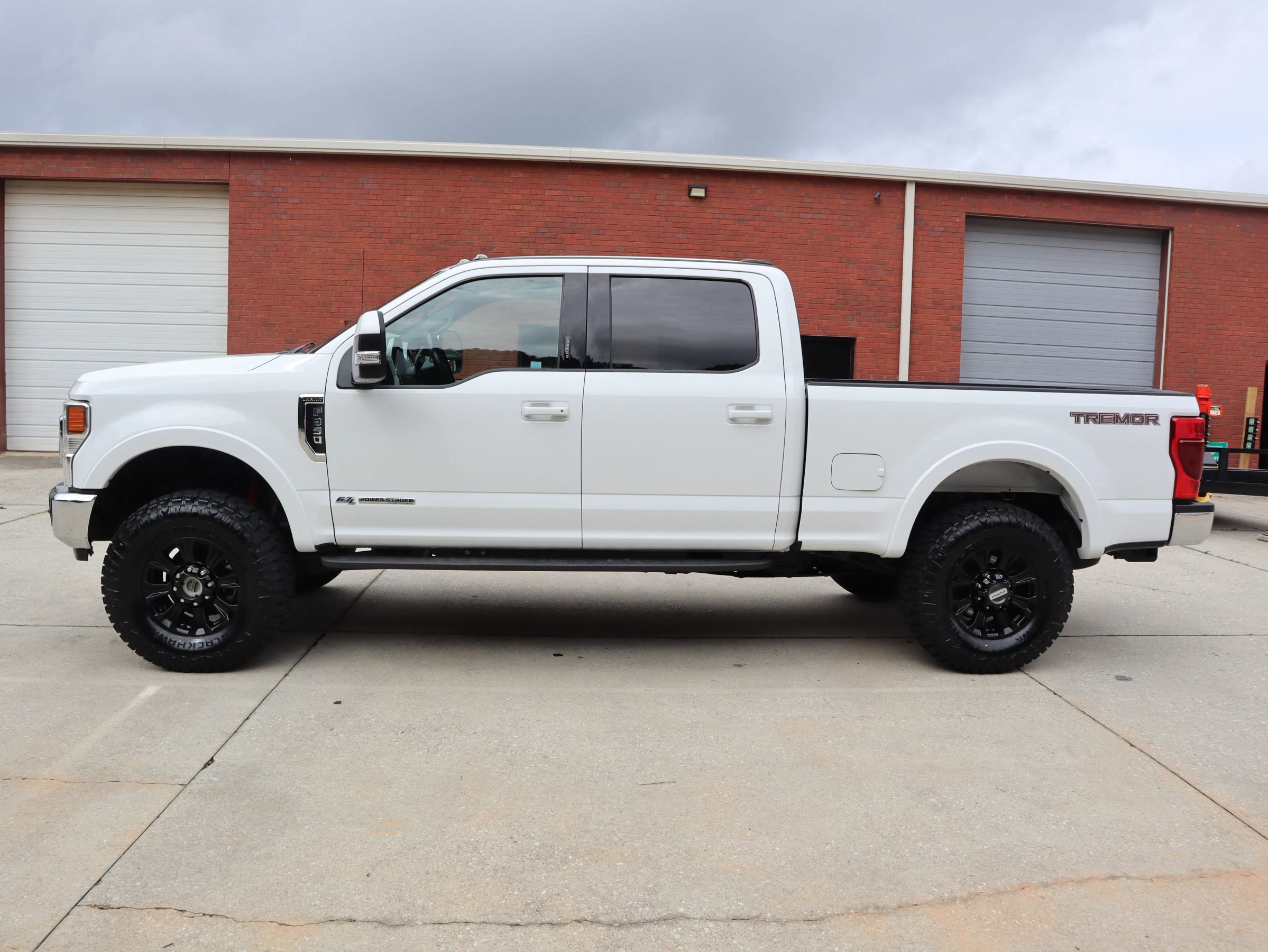 Used 2022 Ford F350 Lariat w/ Tremor Off-Road Package image 2
