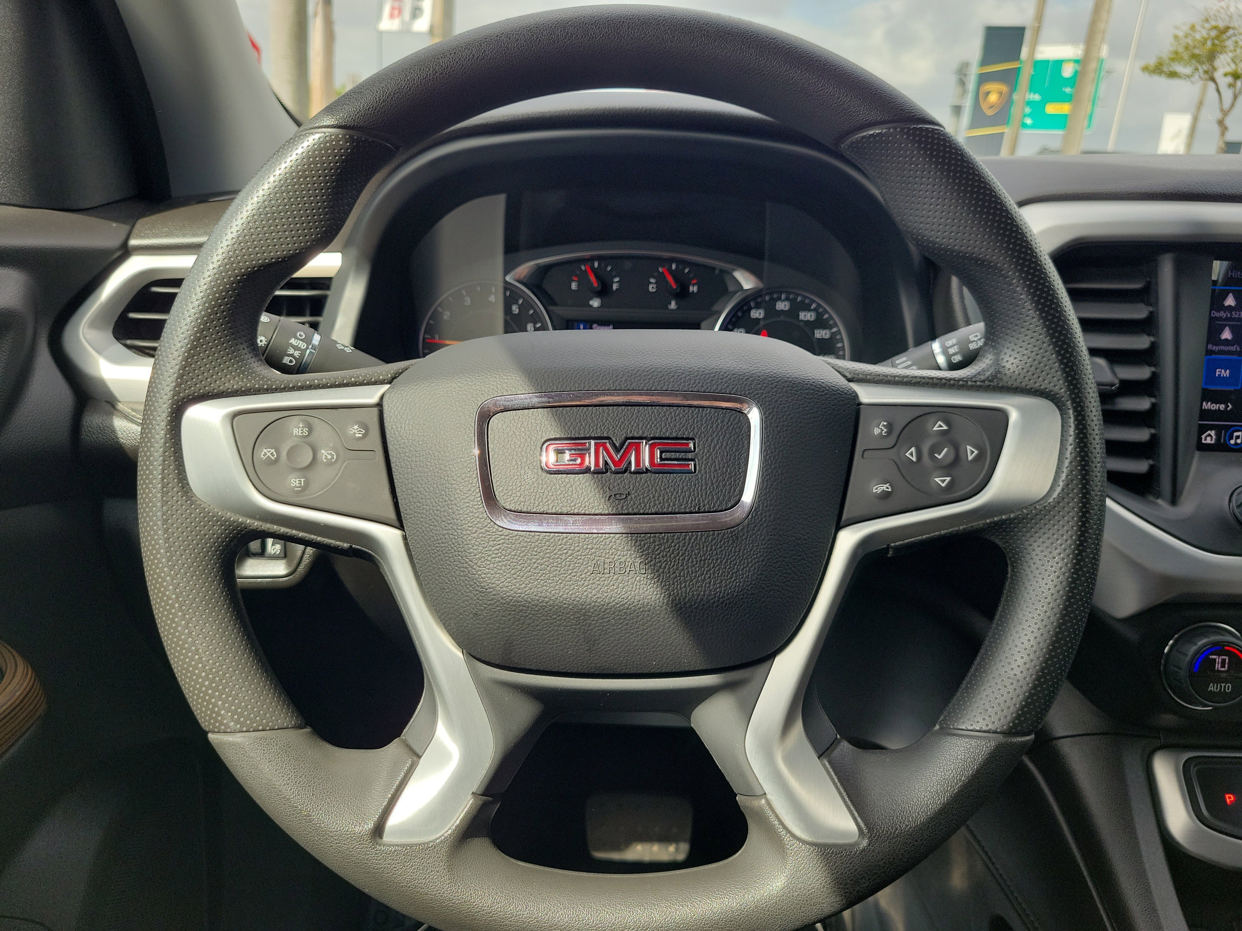 Used 2023 GMC Acadia SLE image 17