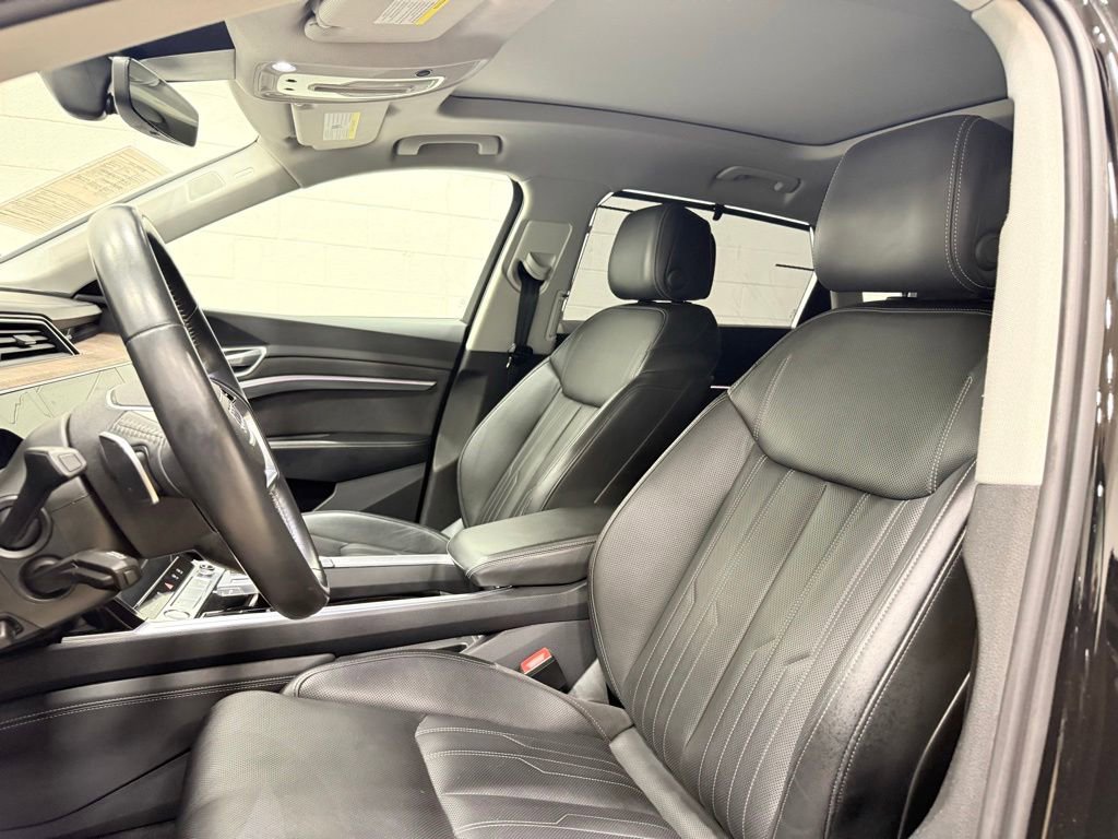 Used 2019 Audi e-tron Prestige w/ Prestige Package AWD/4WD image 28