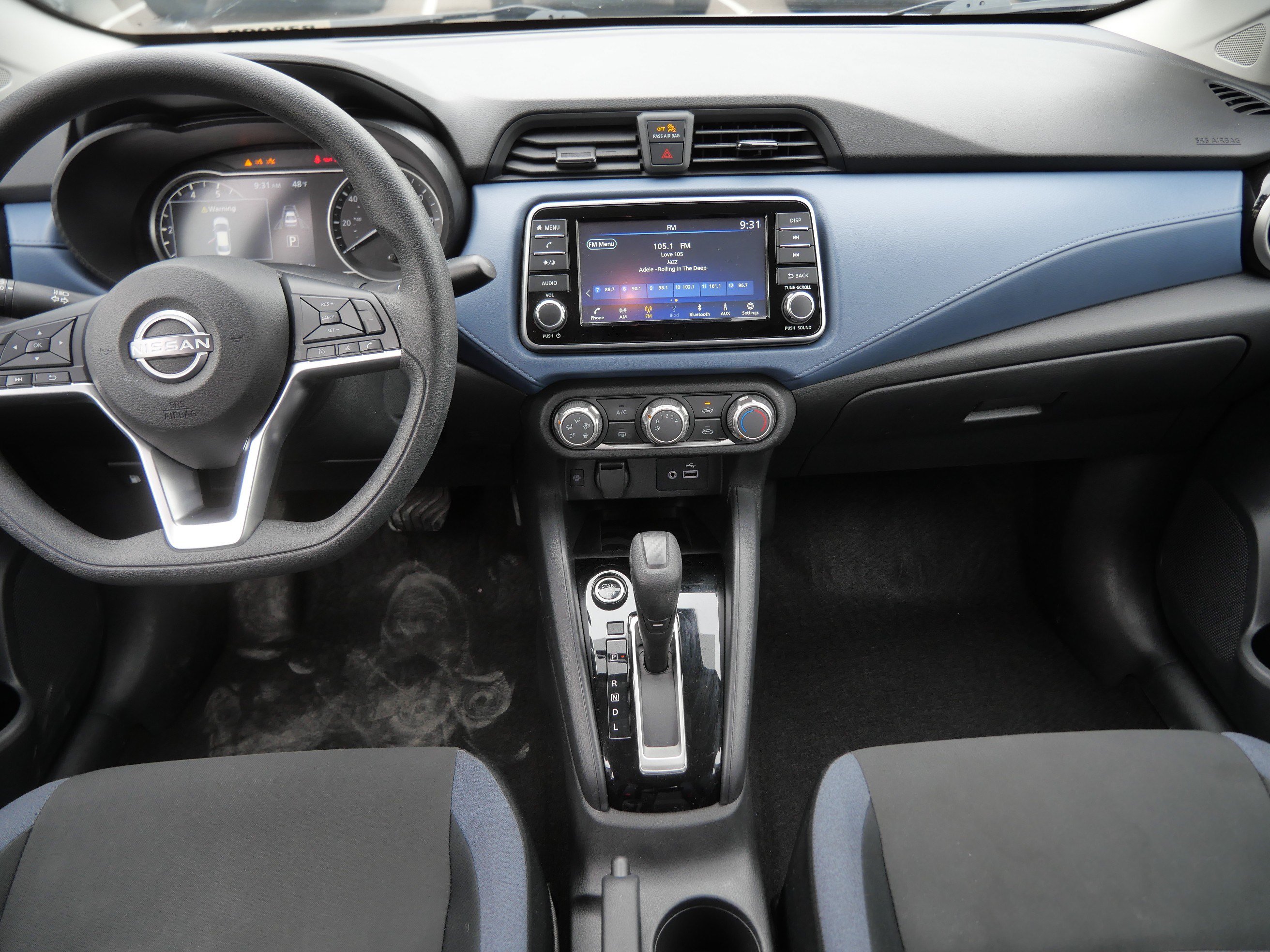 Used 2025 Nissan Versa SV FWD image 10