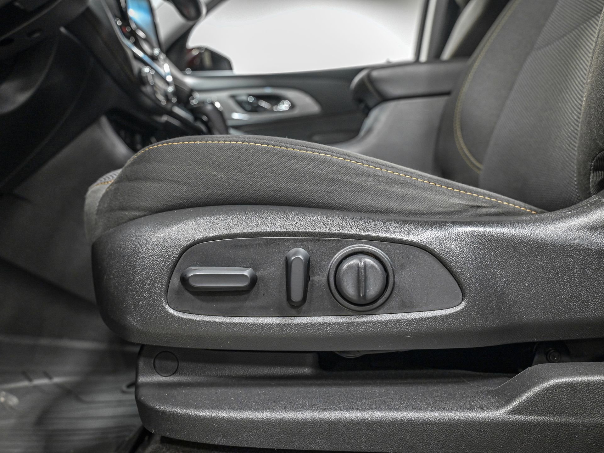 Used 2020 Chevrolet Traverse LT w/ LPO, Floor Liner Package image 16