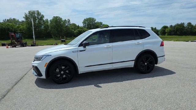Used 2023 Volkswagen Tiguan SE R-Line FWD image 4