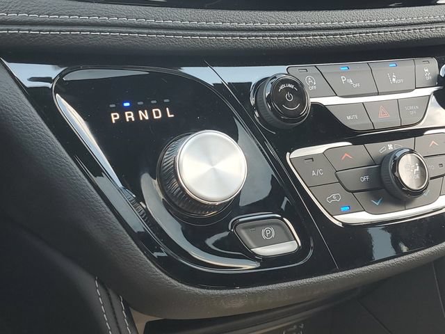New 2027 Chrysler Pacifica Limited w/ Family Tech Group AWD/4WD image 28