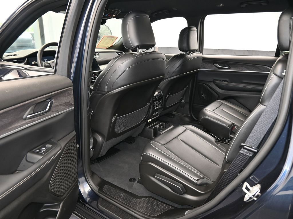 Used 2024 Jeep Grand Cherokee L Limited w/ Black Appearance Package image 35