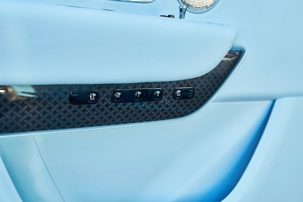 Used 2022 Rolls-Royce Cullinan Black Badge w/ Dark Exterior Package image 31