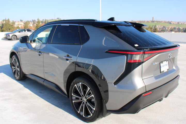 Used 2023 Toyota bZ4X Limited image 5