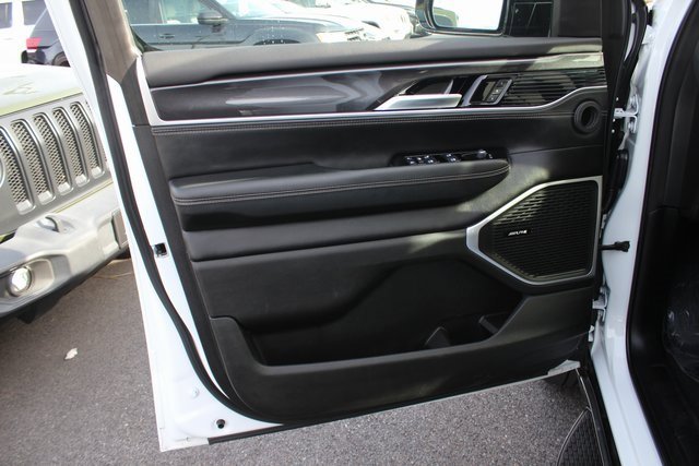 Used 2024 Jeep Wagoneer 4WD w/ Premium Group I image 21