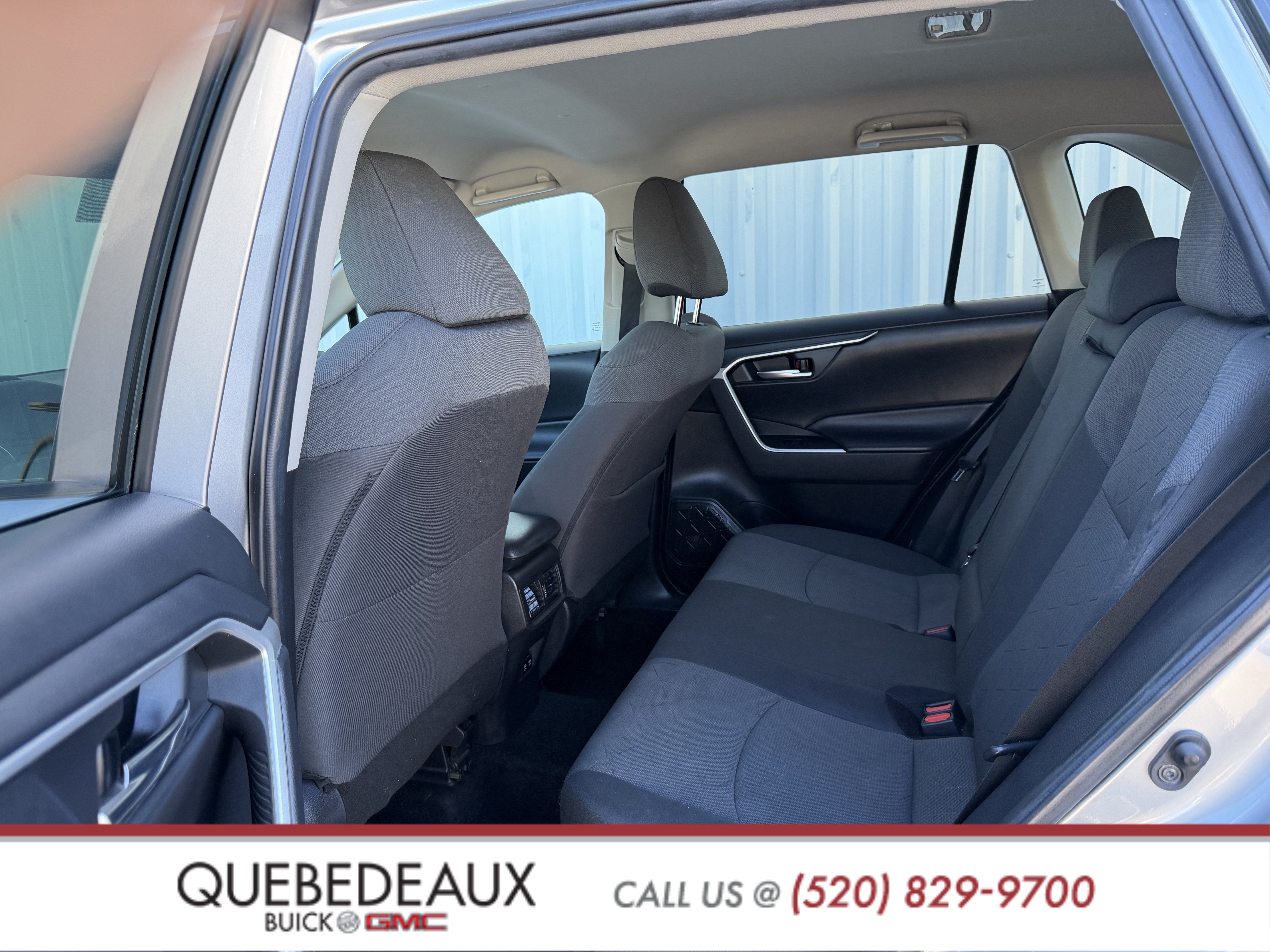 Used 2020 Toyota RAV4 XLE FWD image 11