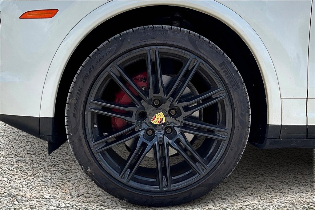 Used 2018 Porsche Cayenne Platinum Edition w/ Premium Package Plus image 8