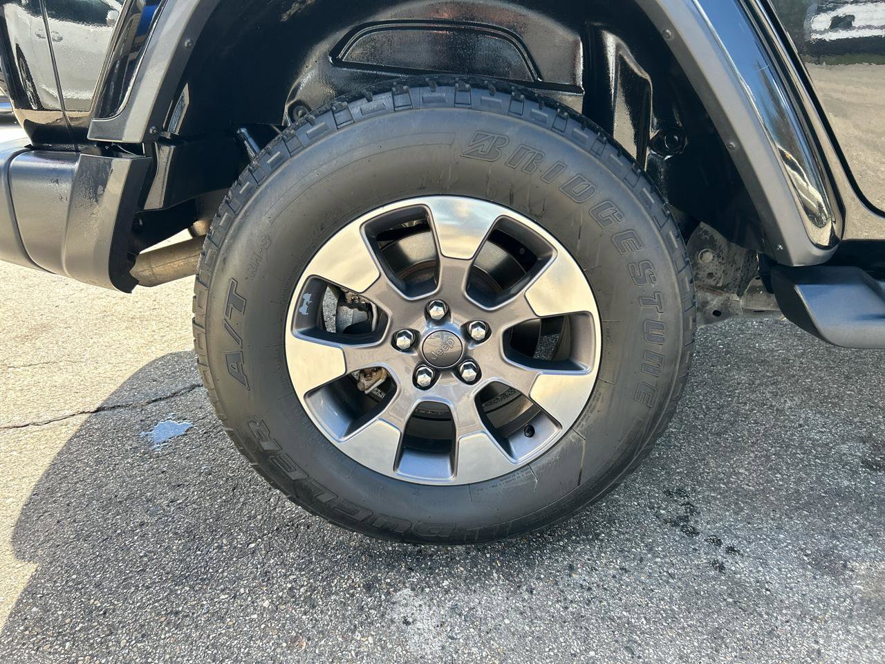 Used 2020 Jeep Wrangler Unlimited Sahara AWD/4WD image 33