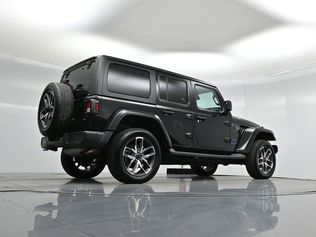 Used 2024 Jeep Wrangler Unlimited AWD/4WD image 47