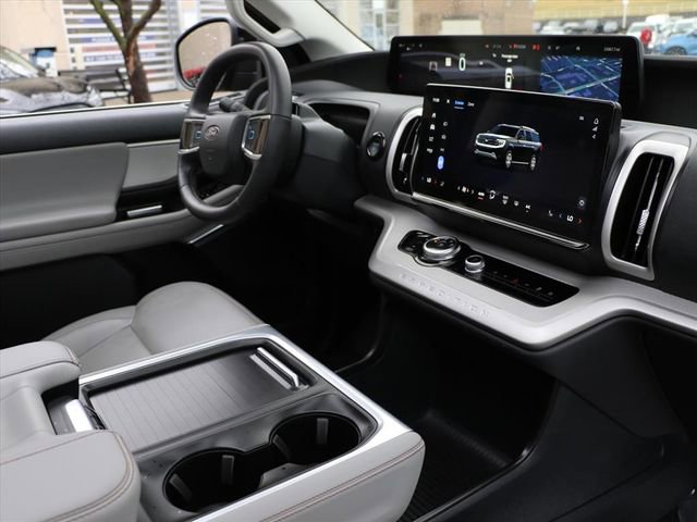 Used 2025 Ford Expedition Active image 12