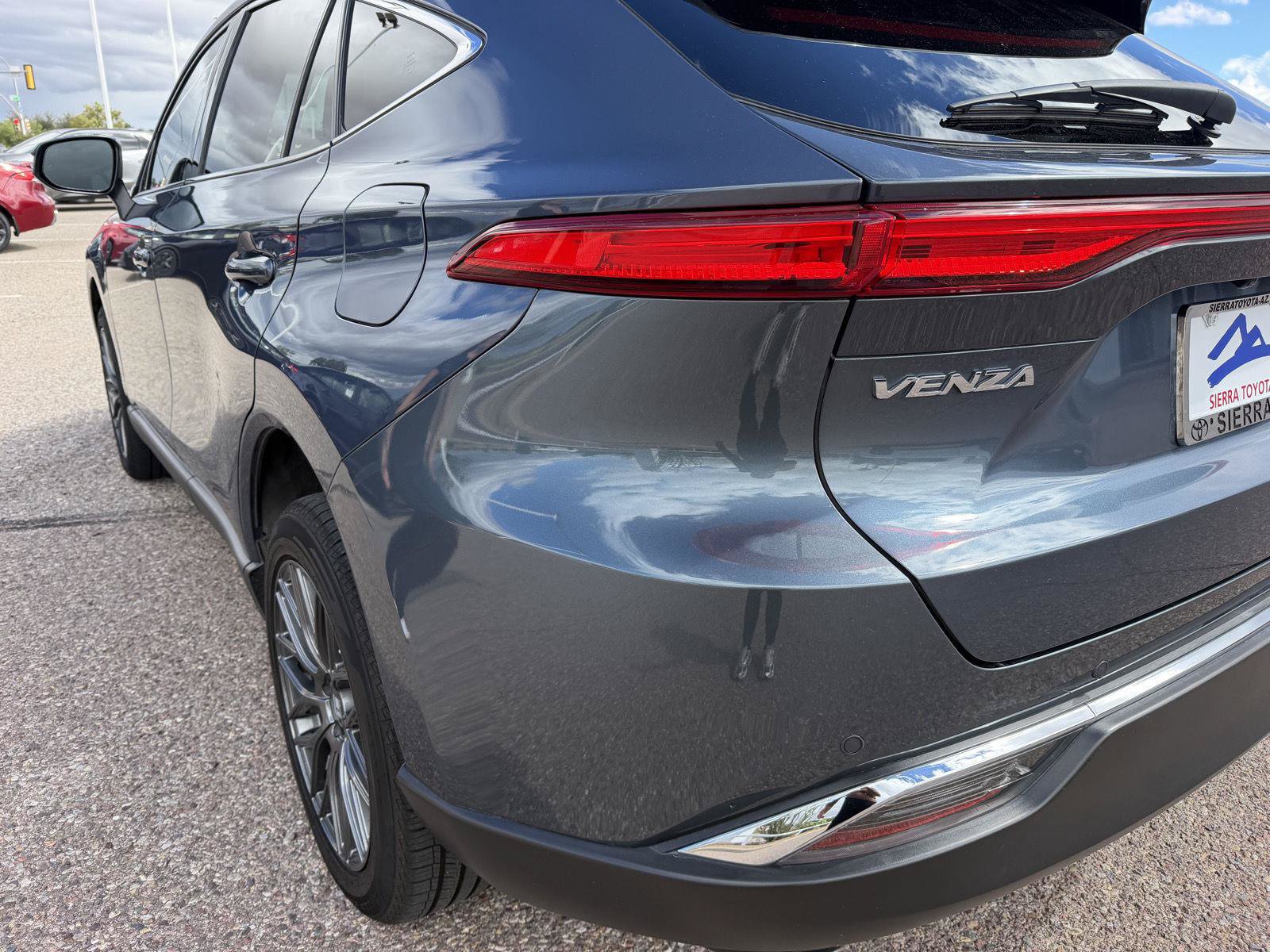 Used 2022 Toyota Venza Limited AWD/4WD image 12