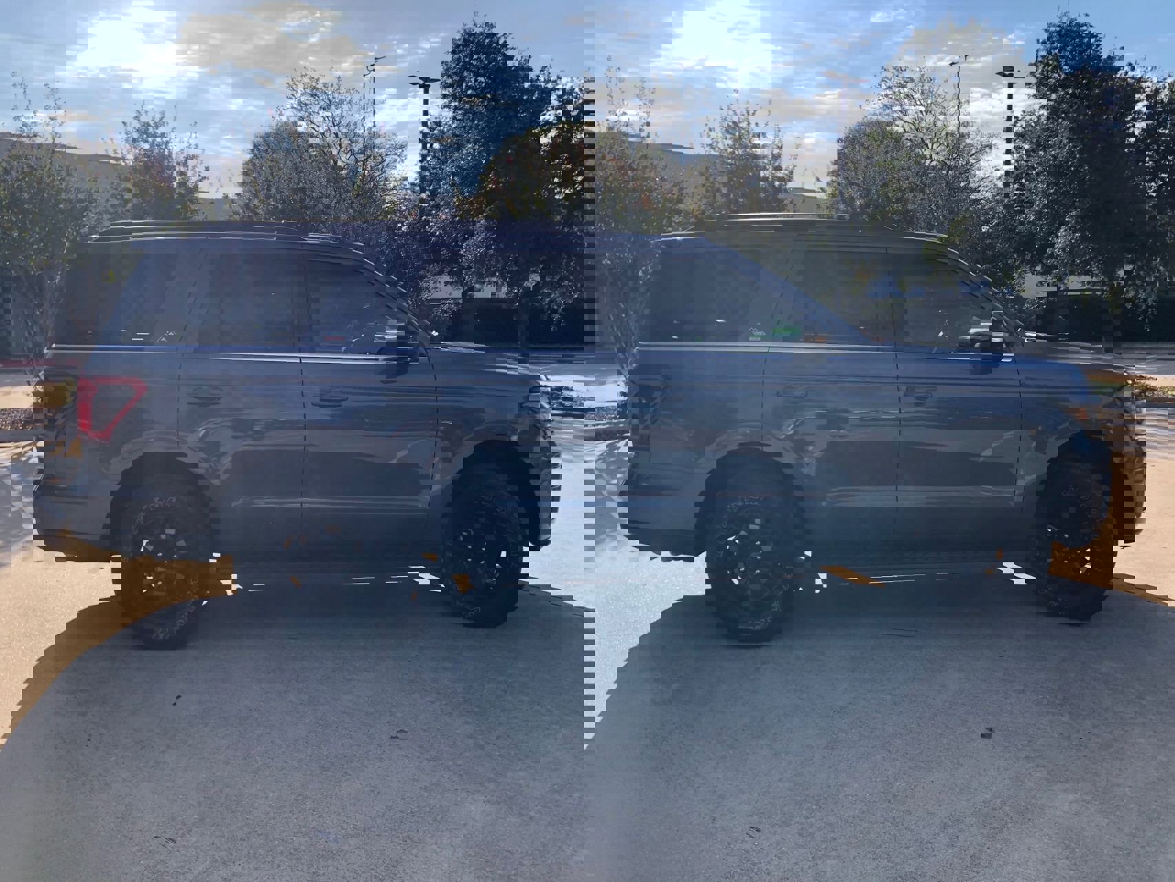 Used 2022 Ford Expedition Timberline image 5