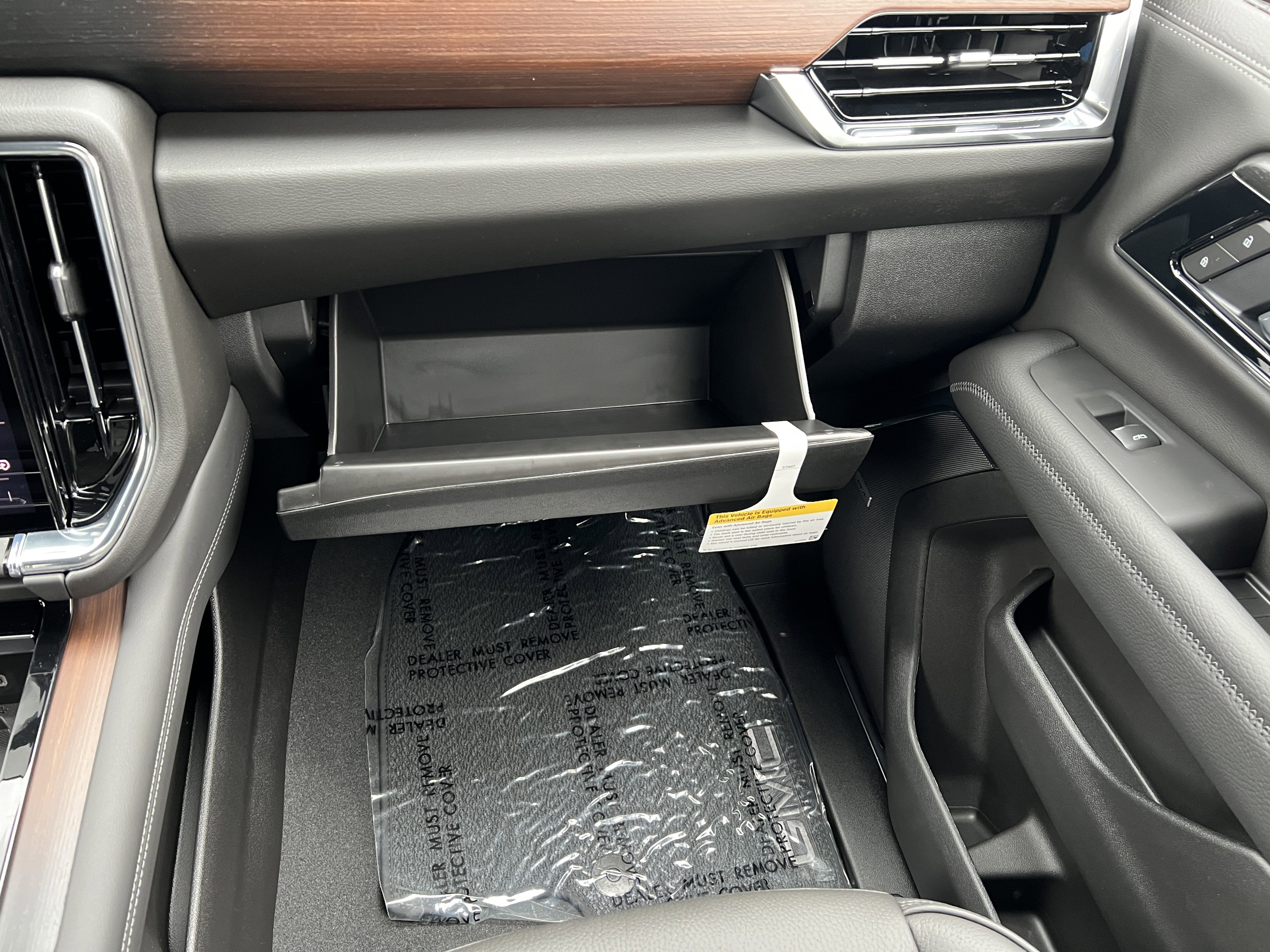 New 2026 GMC Yukon Denali w/ Sun & Power Step Package image 36