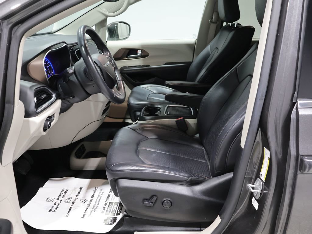 Used 2018 Chrysler Pacifica Touring-L Plus FWD image 11