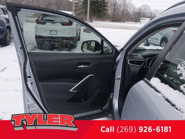 Used 2023 Toyota Corolla Cross XLE image 21