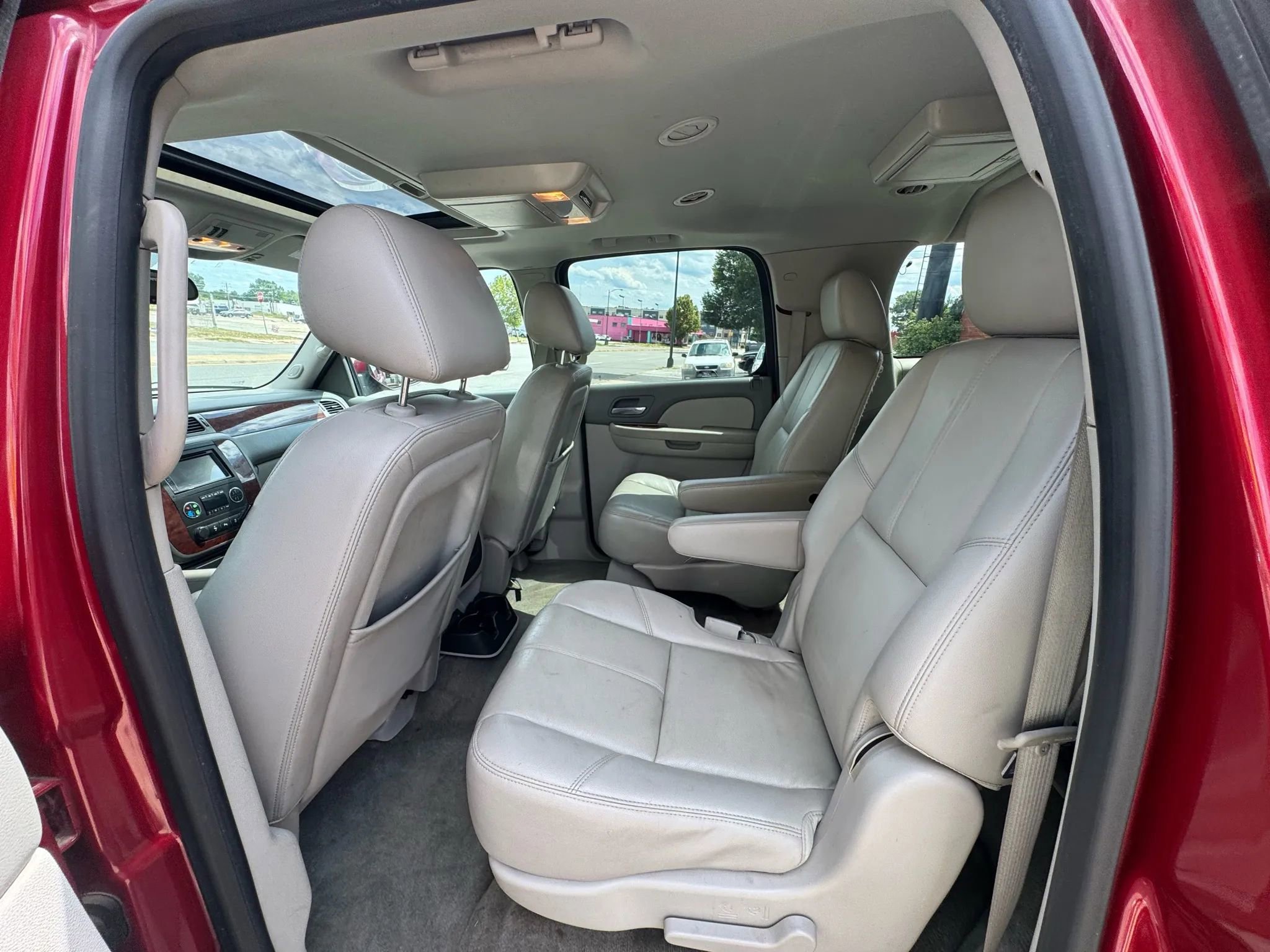Used 2013 Chevrolet Suburban LT image 15