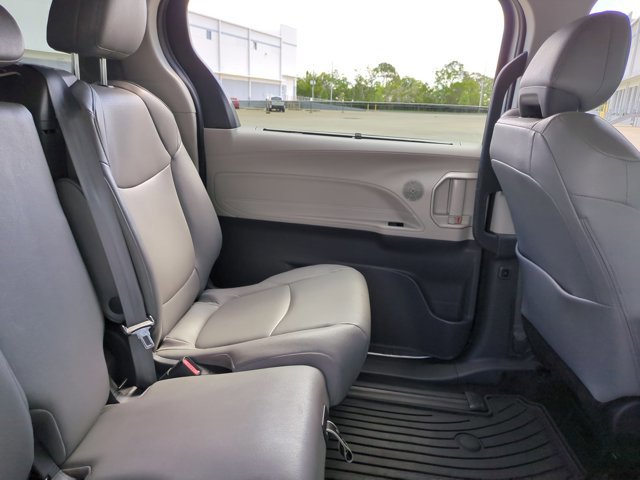 Used 2024 Toyota Sienna XLE FWD image 20