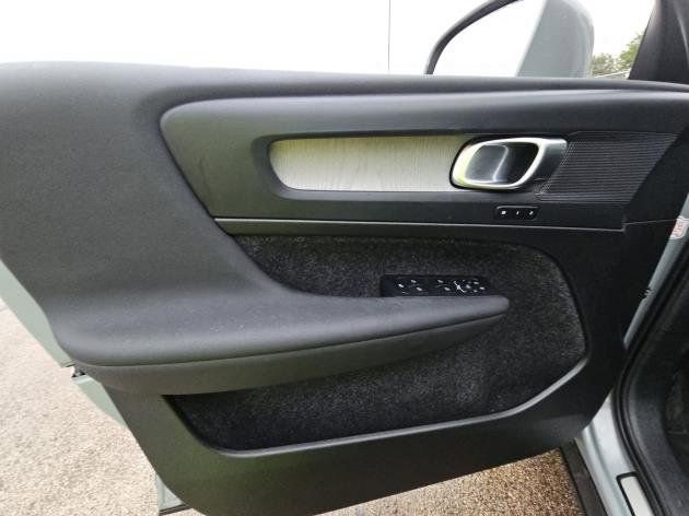 Used 2025 Volvo XC40 B5 Core AWD/4WD image 11