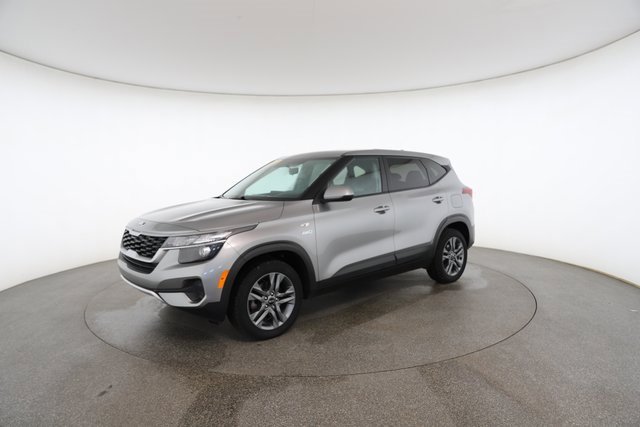 Used 2021 Kia Seltos LX image 3