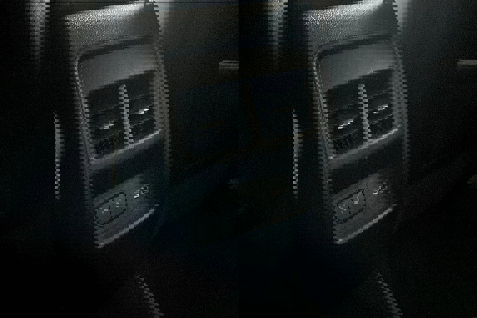 Used 2021 Cadillac XT4 Premium Luxury image 34