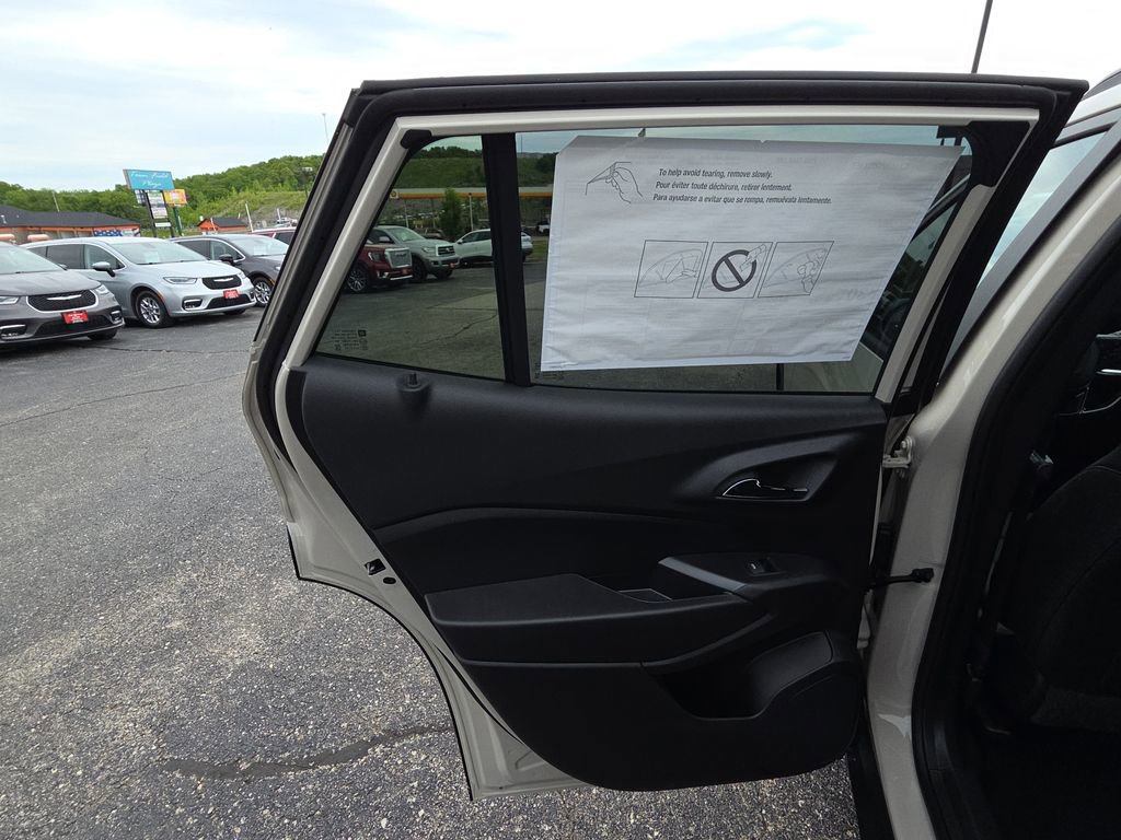 New 2026 Chevrolet Trax RS w/ Sunroof Package FWD image 27