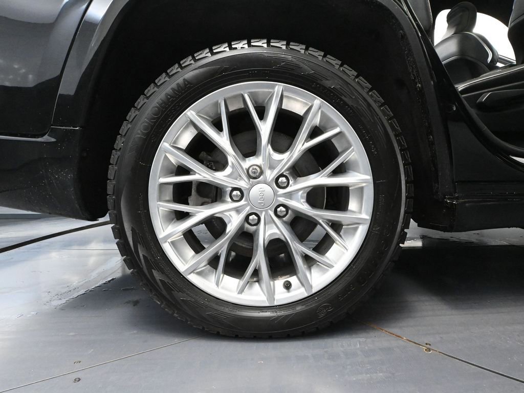 Used 2021 Jeep Grand Cherokee L Summit w/ Luxury Tech Group V image 15