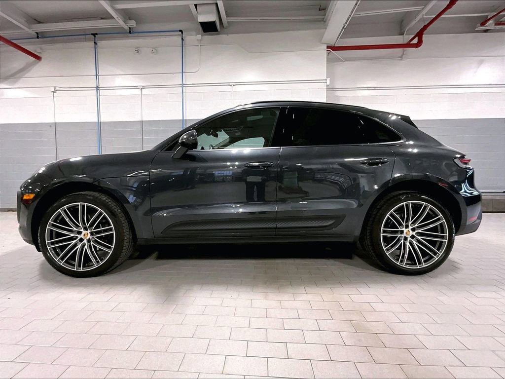 Certified 2024 Porsche Macan image 2
