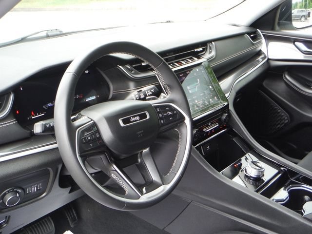 Used 2023 Jeep Grand Cherokee L Laredo AWD/4WD image 3