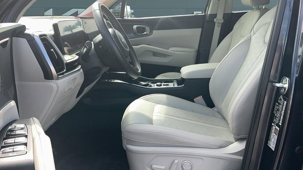 Used 2025 Kia Sorento S w/ Panoramic Sunroof Package image 11