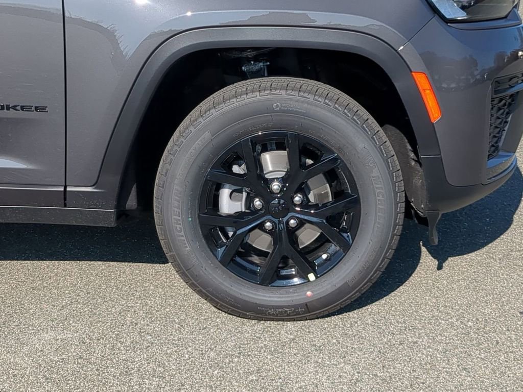 New 2026 Jeep Grand Cherokee Laredo image 11
