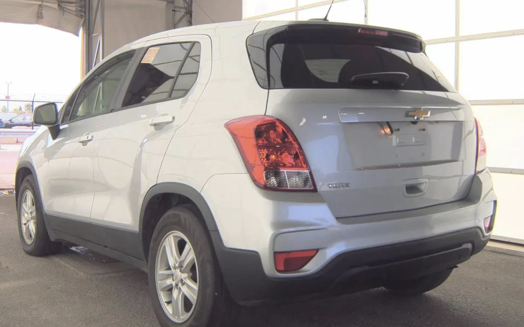 Used 2021 Chevrolet Trax LS w/ Tint and Cruise Package FWD image 4