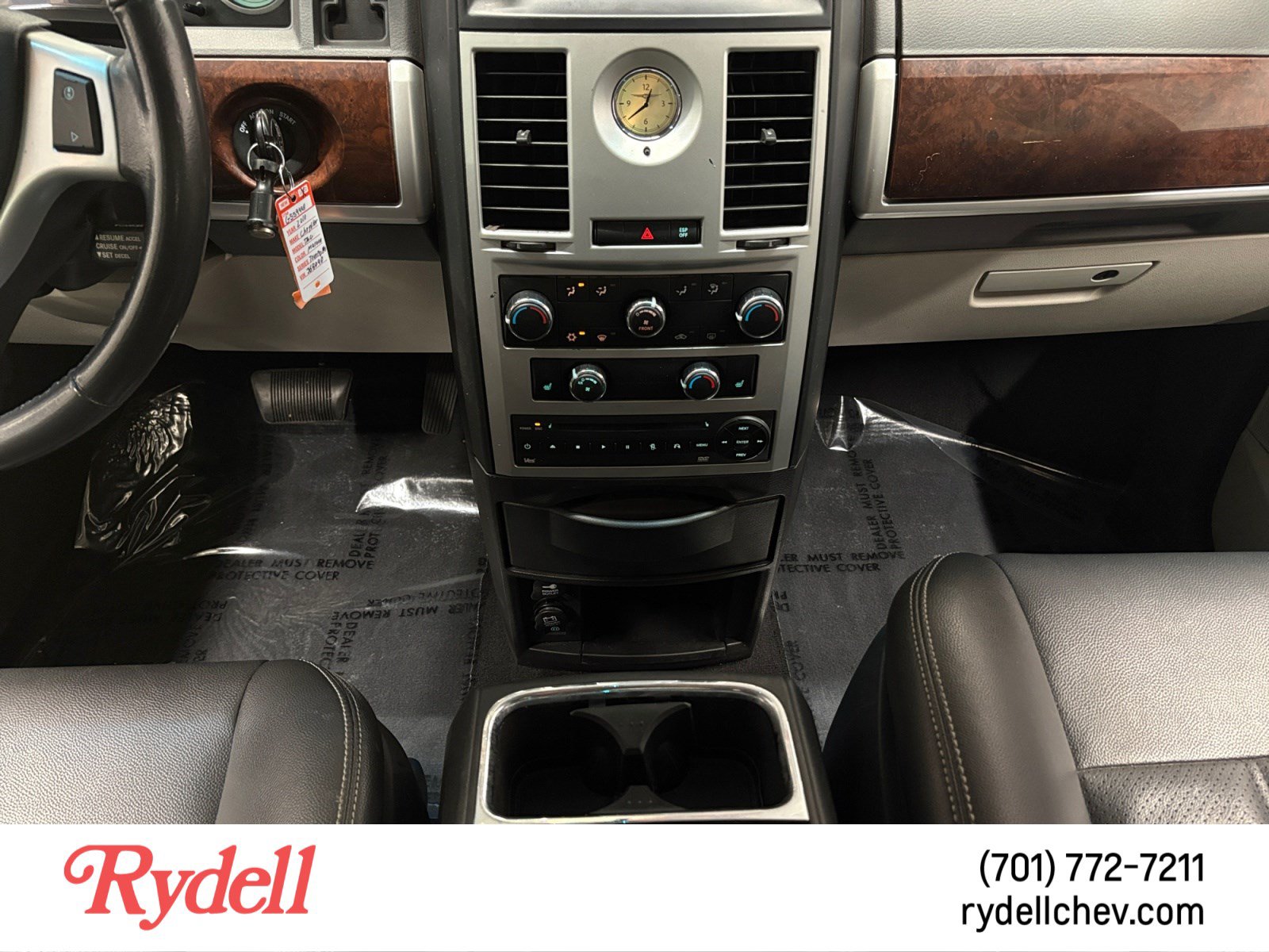 Used 2010 Chrysler Town & Country Touring Plus FWD image 15