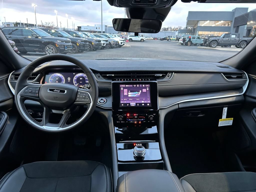 New 2025 Jeep Grand Cherokee 4WD image 9