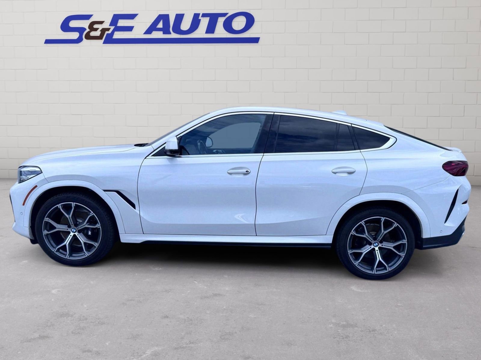 Used 2022 BMW X6 xDrive40i image 2