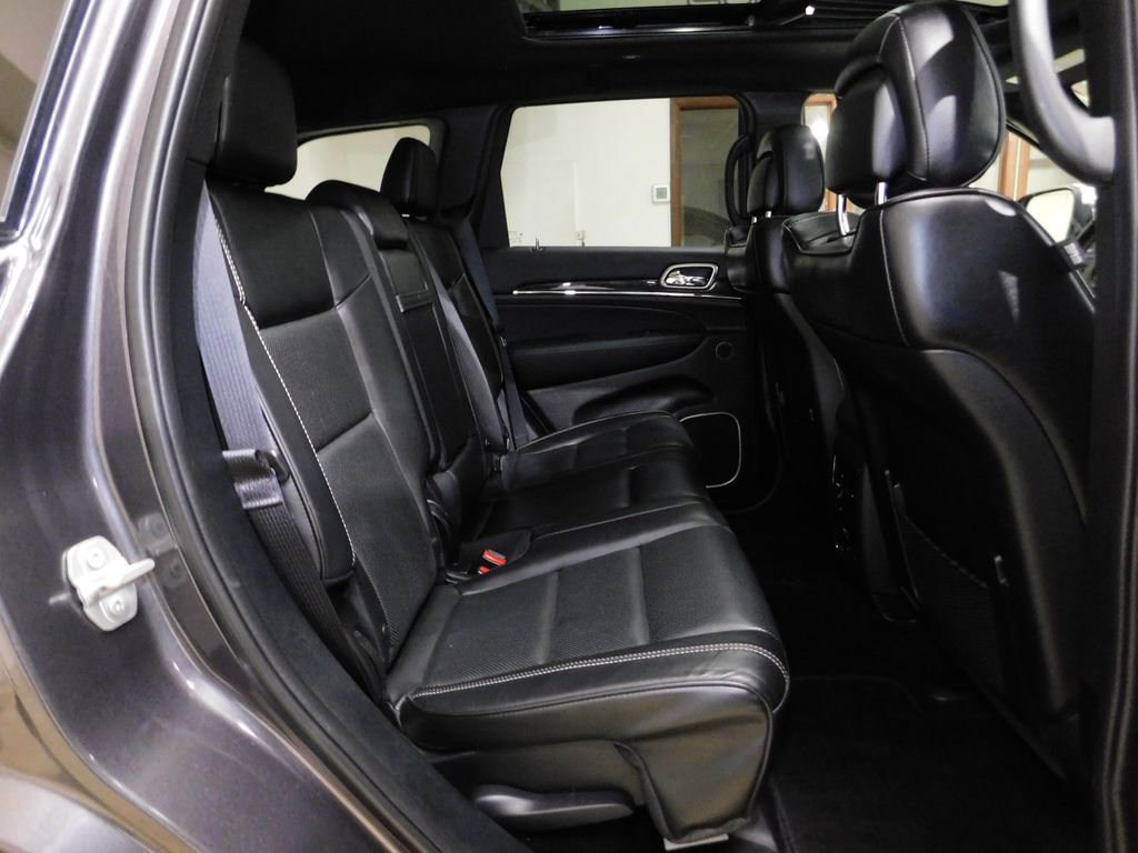 Used 2017 Jeep Grand Cherokee Overland AWD/4WD image 96