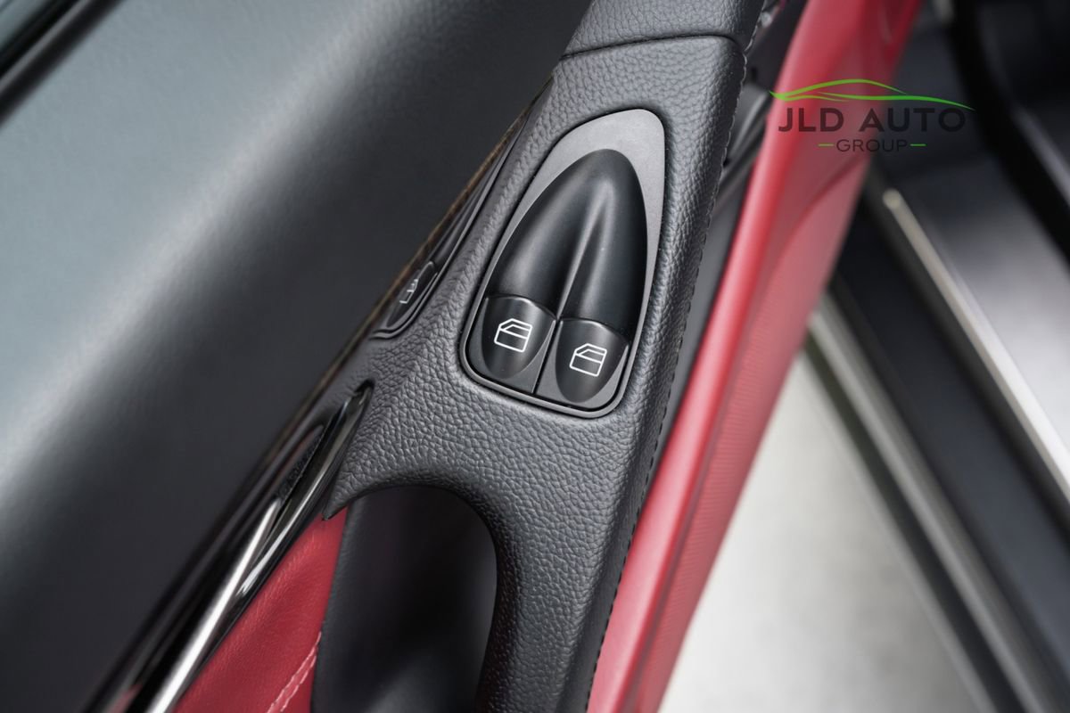 Used 2012 Mercedes-Benz SL 550 image 34