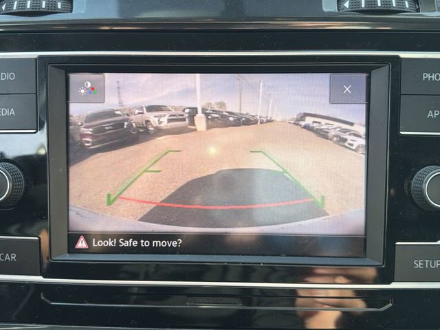 Used 2019 Volkswagen Golf S image 17