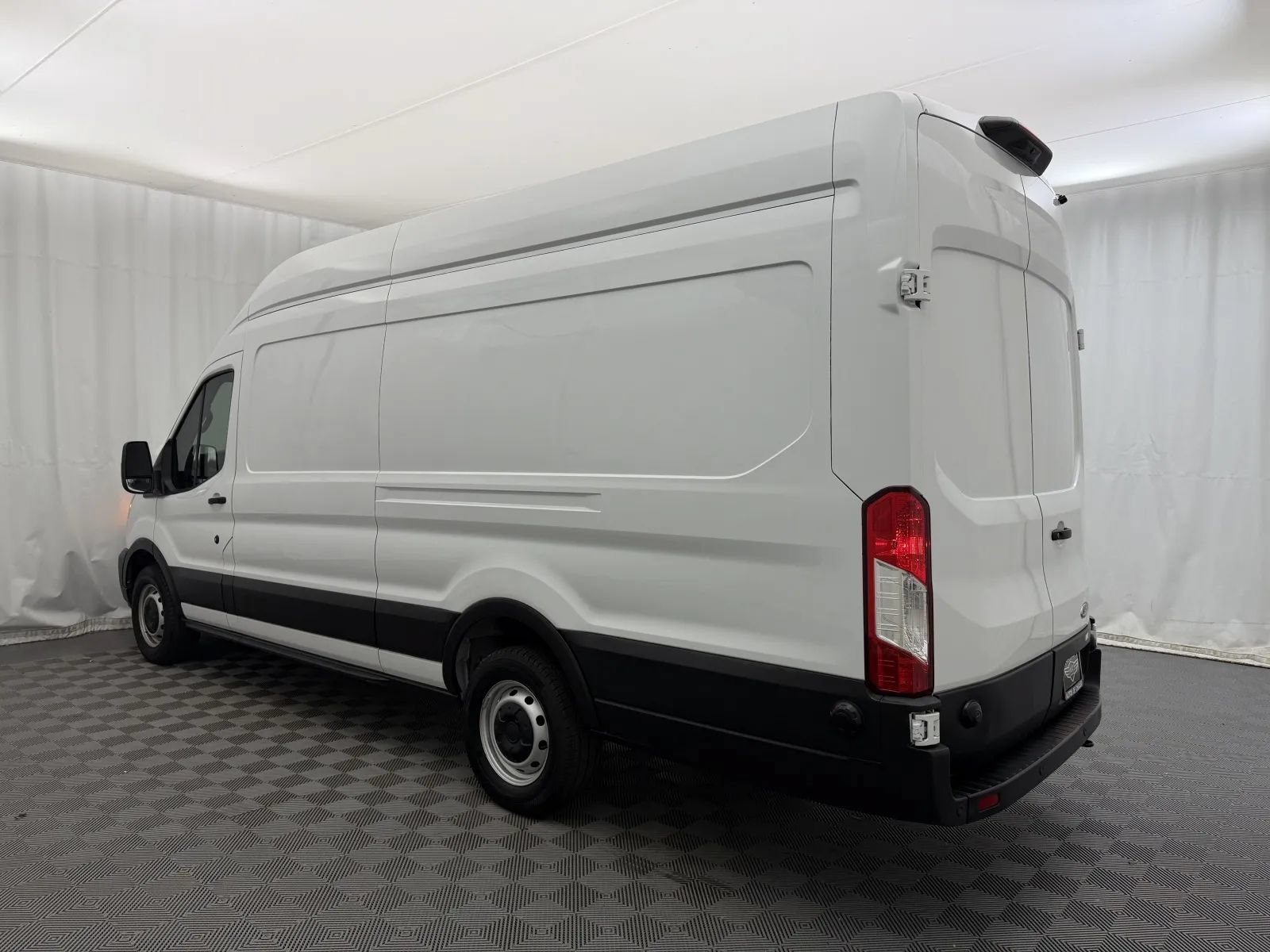 Used 2024 Ford Transit 250 148 High Roof Extended RWD image 8