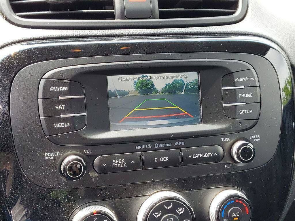 Used 2015 Kia Soul ! FWD image 15