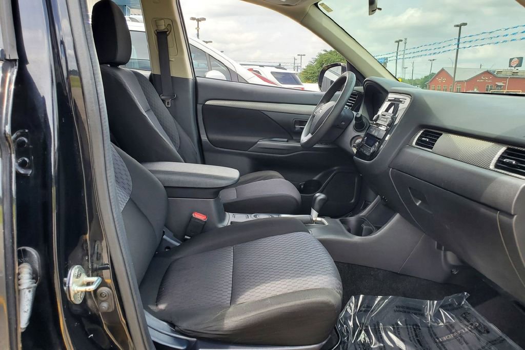 Used 2014 Mitsubishi Outlander ES FWD image 16